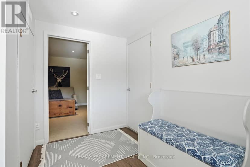 81 Thomson Drive — photo 37 of 40