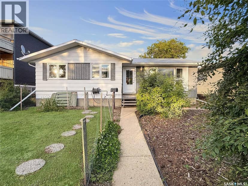 33 7th AVENUE NE, Swift Current