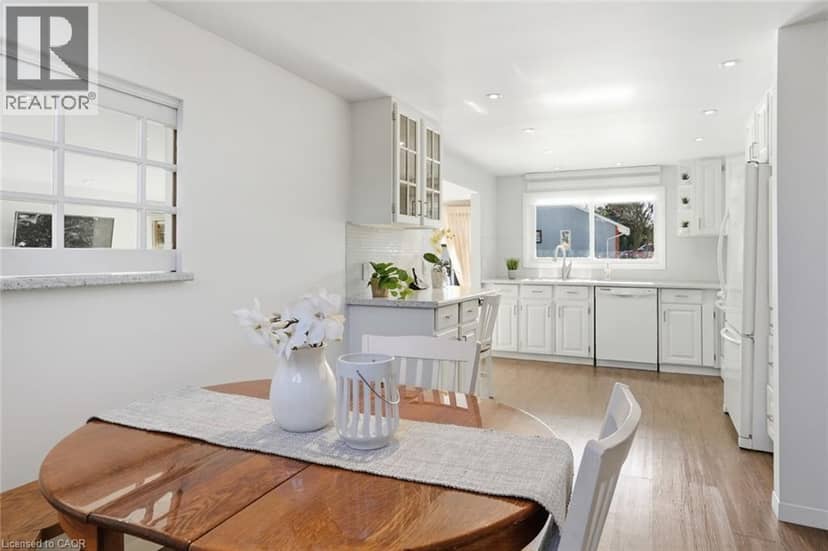 81 THOMSON Drive — photo 27 of 40