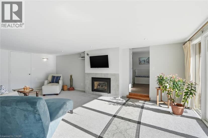 81 THOMSON Drive — photo 34 of 40