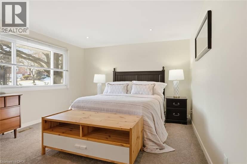 81 THOMSON Drive — photo 39 of 40