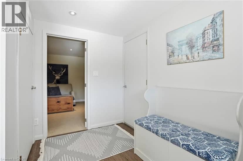 81 THOMSON Drive — photo 37 of 40