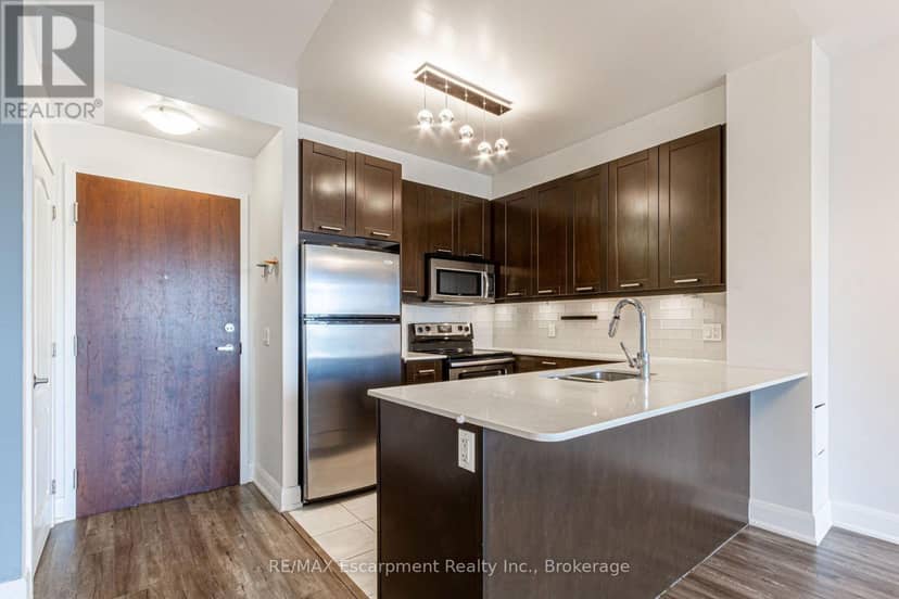210 - 2470 Prince Michael Drive, Oakville, photo 6
