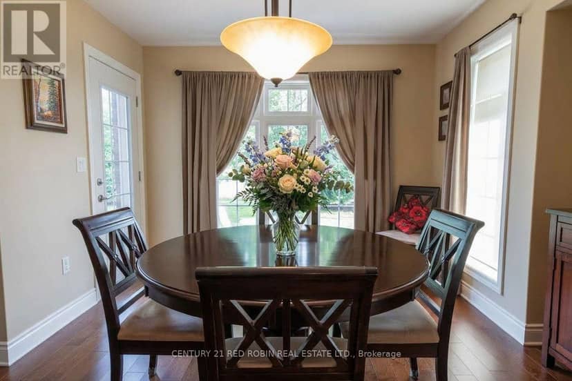 468 Macdonald Street — photo 15 of 40