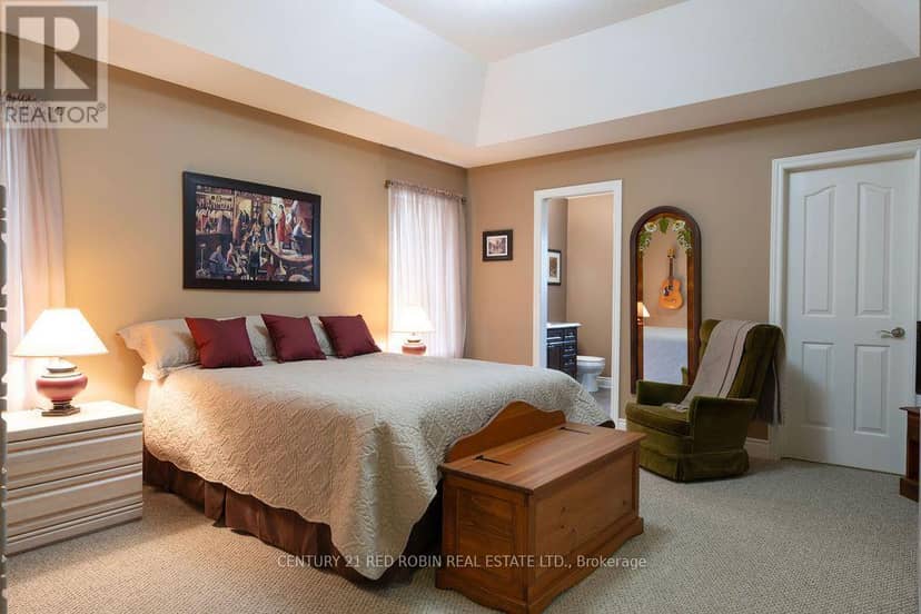 468 Macdonald Street — photo 16 of 40