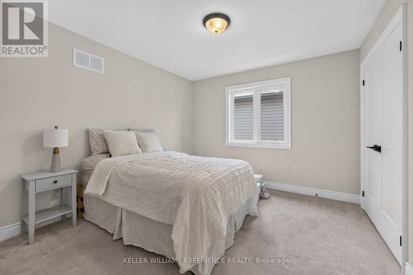25 Atlantis Drive — photo 34 of 40