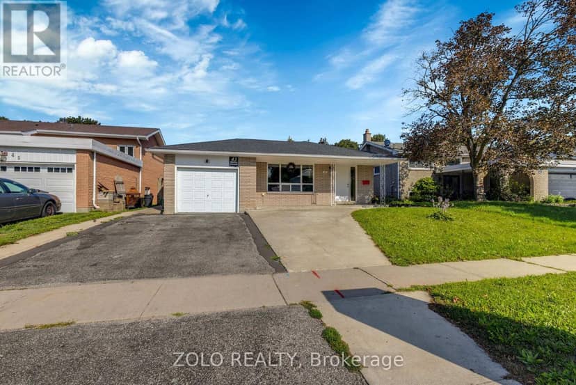 43 Davies Crescent — photo 2 of 40