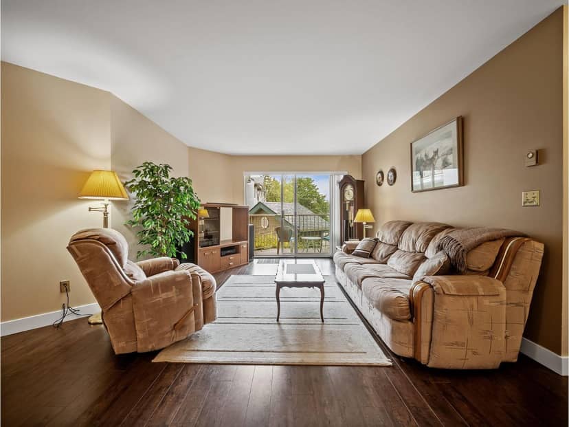 201 10743 139th Street, Surrey, photo 4
