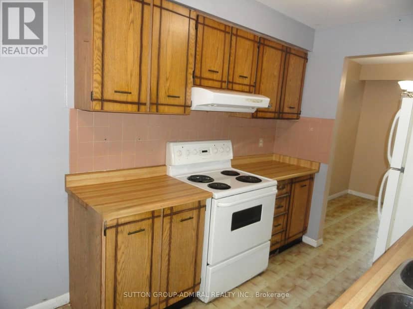 228 Royal Salisbury Way — photo 3 of 8
