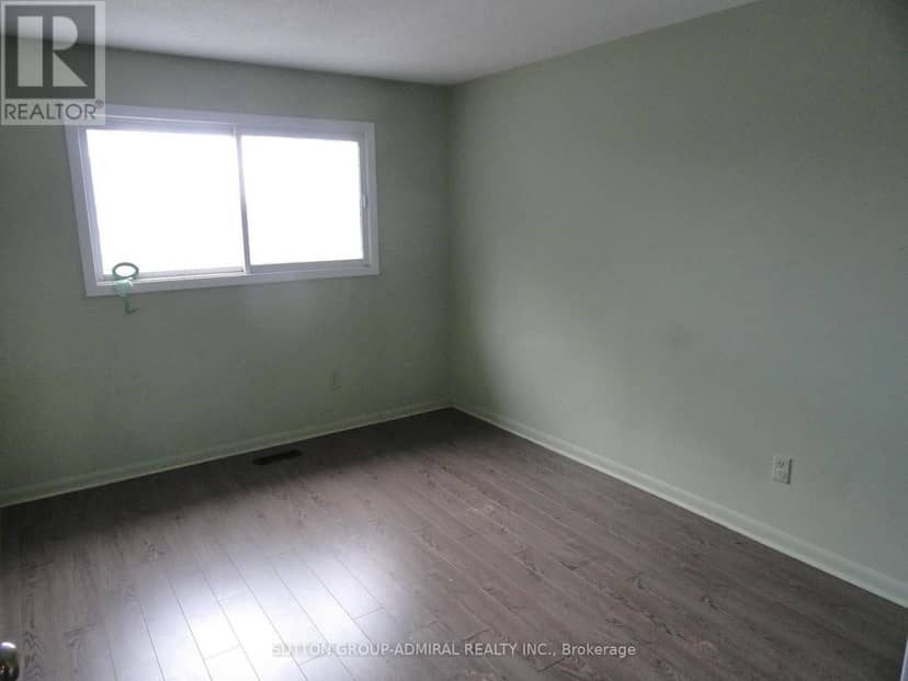 228 Royal Salisbury Way — photo 7 of 8