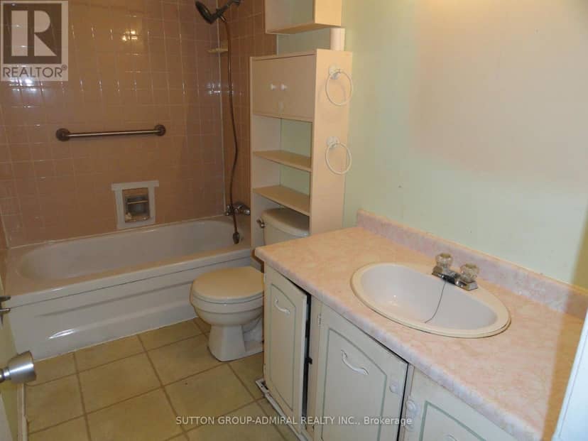 228 Royal Salisbury Way — photo 8 of 8