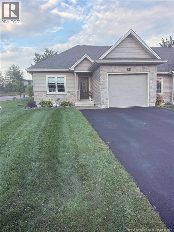 121 Boisee Crescent — photo 1 of 40