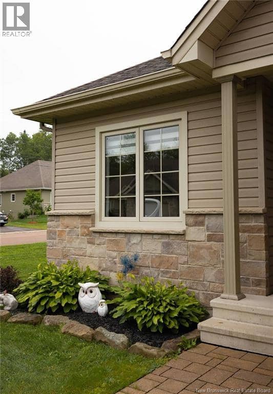 121 Boisee Crescent — photo 3 of 40