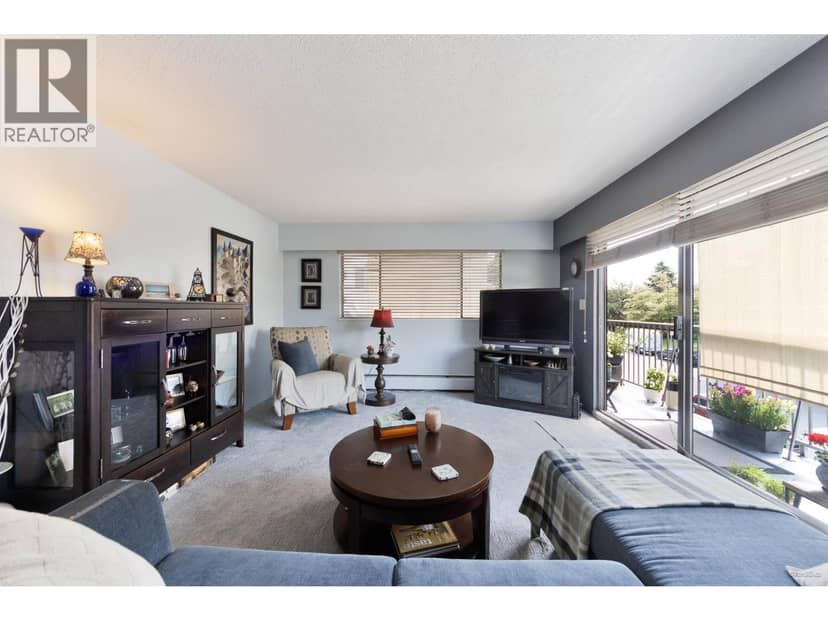 205 330 W 2ND STREET, North Vancouver, photo 2