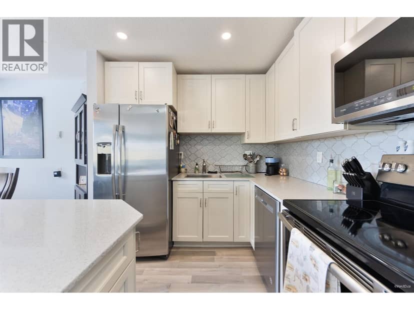 205 330 W 2ND STREET, North Vancouver, photo 7