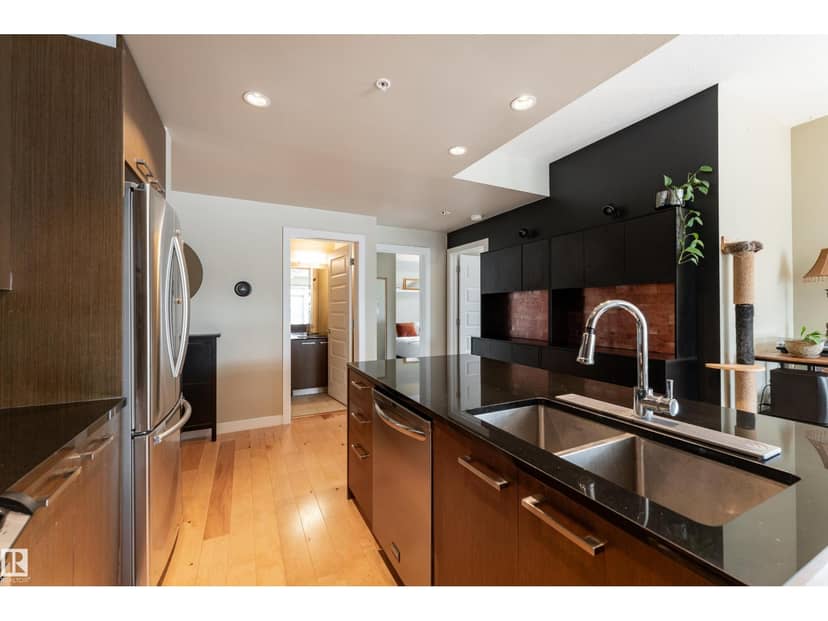 #204 9908 84 AV NW — photo 11 of 33