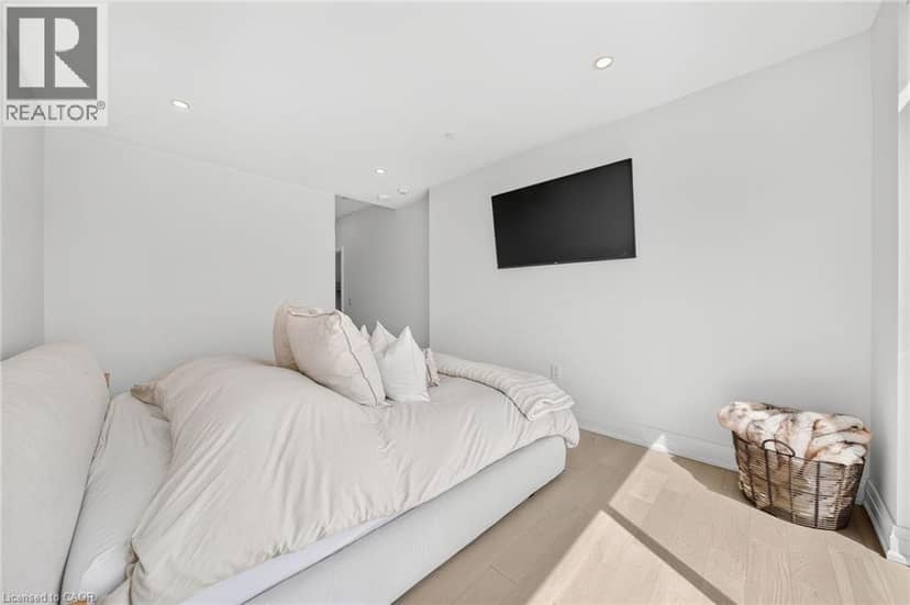 71 WYNDHAM Street S Unit# 601 — photo 15 of 40