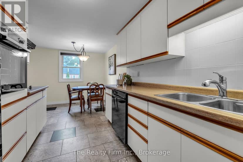 12 - 598 Durham Crescent — photo 8 of 23