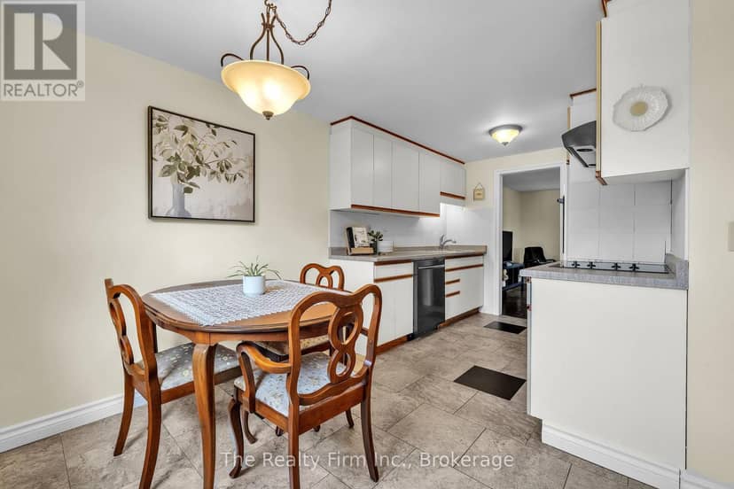 12 - 598 Durham Crescent — photo 9 of 23