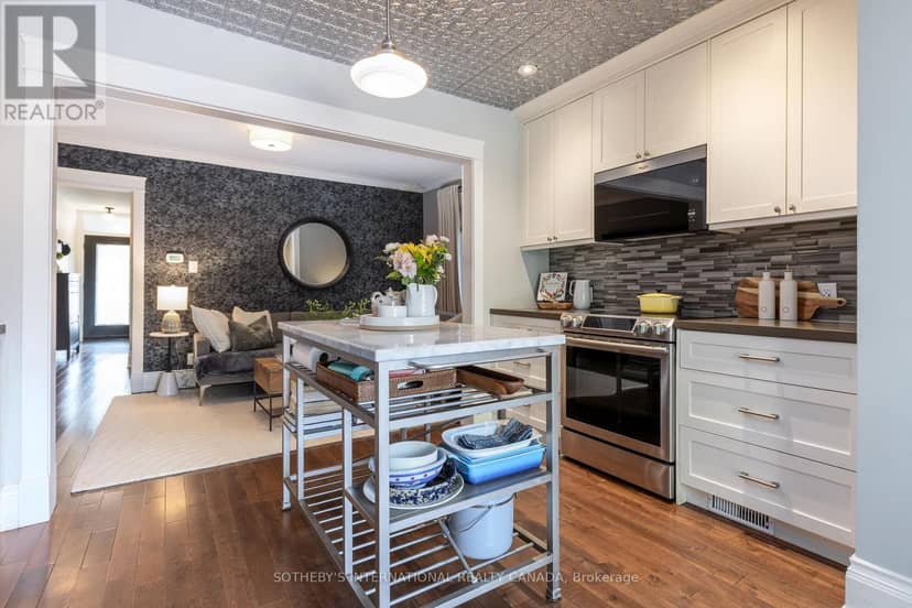 2 Rexford Road, Toronto, photo 2
