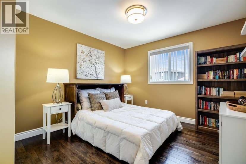 64 Valencia DRIVE — photo 15 of 40