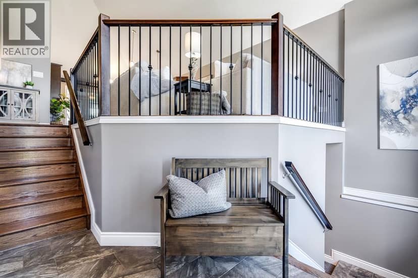 64 Valencia DRIVE — photo 2 of 40