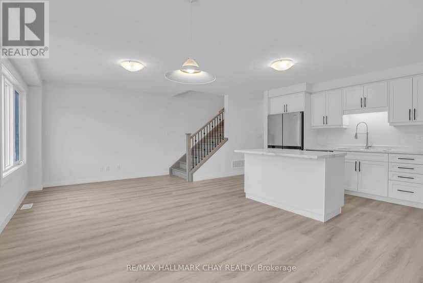 36 Strath Crescent — photo 10 of 24