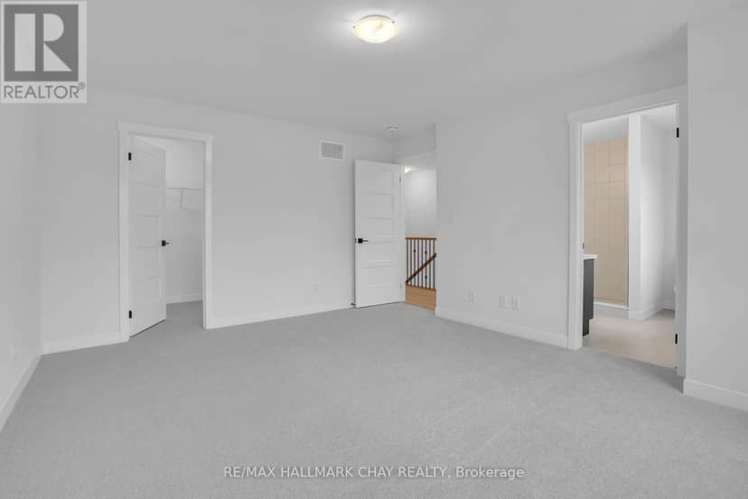36 Strath Crescent — photo 12 of 24