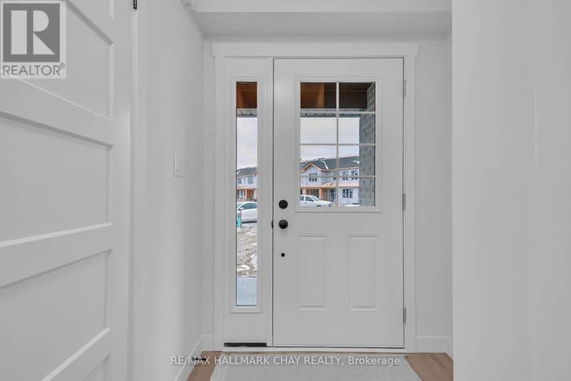 36 Strath Crescent — photo 2 of 24