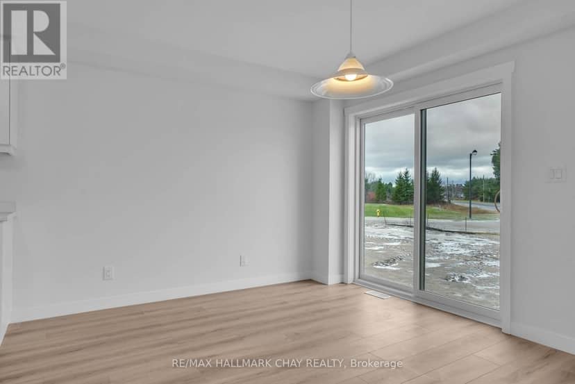 36 Strath Crescent — photo 8 of 24