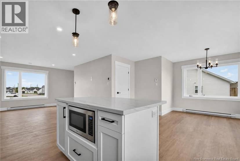 21 Alosier Crescent — photo 7 of 40
