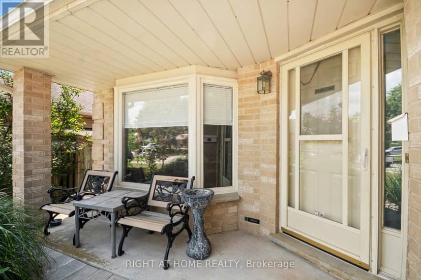 14 Duncan Crescent — photo 3 of 31