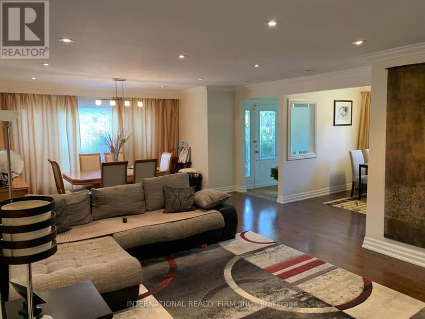 66 Dewlane Drive, Toronto, photo 2