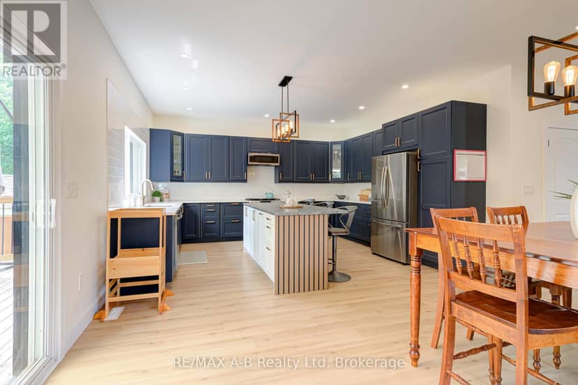 261 Albert Street — photo 17 of 40