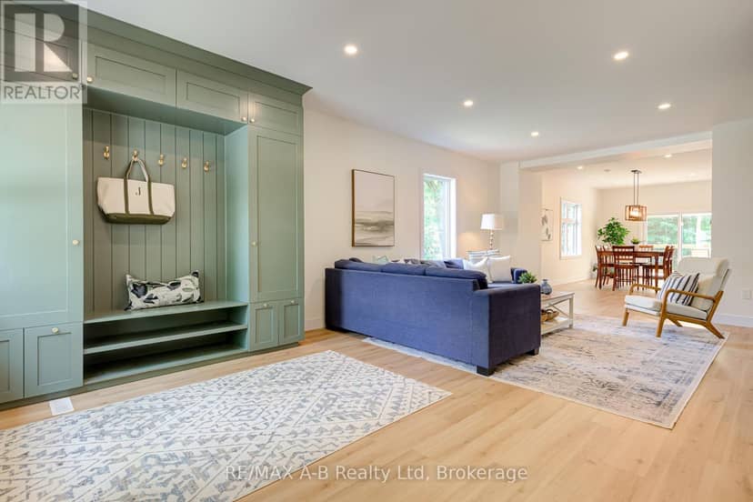 261 Albert Street — photo 9 of 40