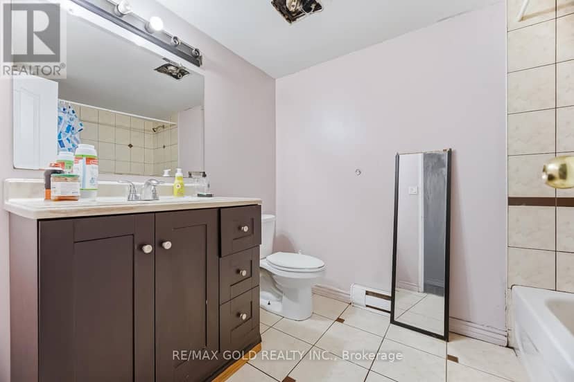 178 - 180 Mississauga Valley Boulevard — photo 14 of 33