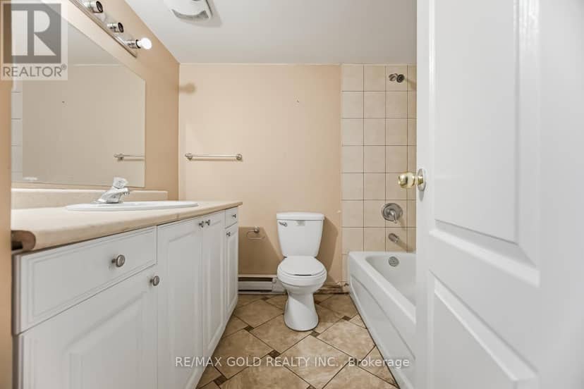 178 - 180 Mississauga Valley Boulevard — photo 21 of 33