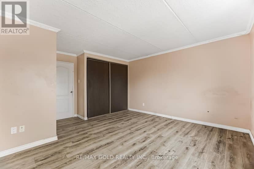 178 - 180 Mississauga Valley Boulevard — photo 18 of 33