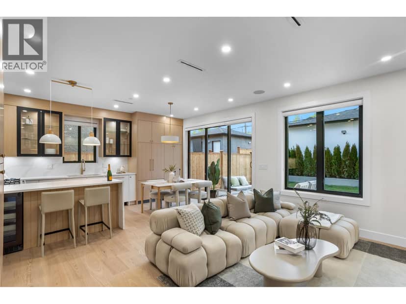2 165 E 45TH AVENUE, Vancouver