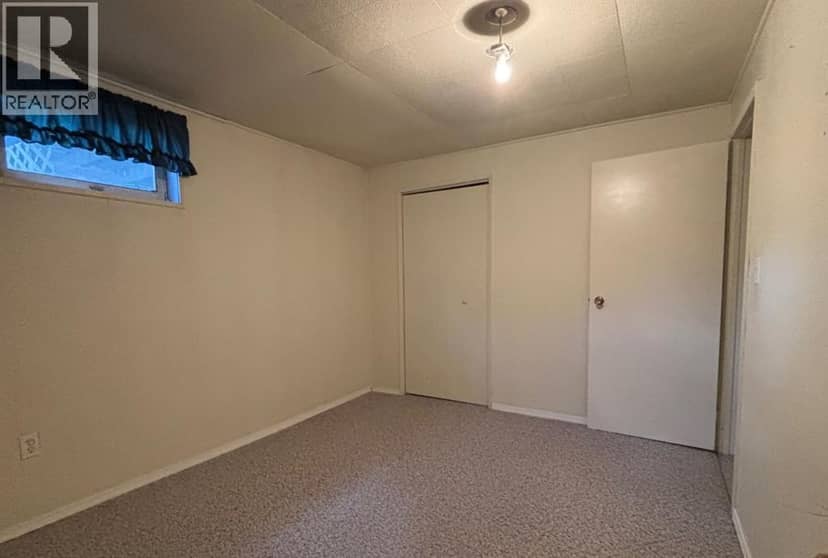 5404 47 Street — photo 9 of 20
