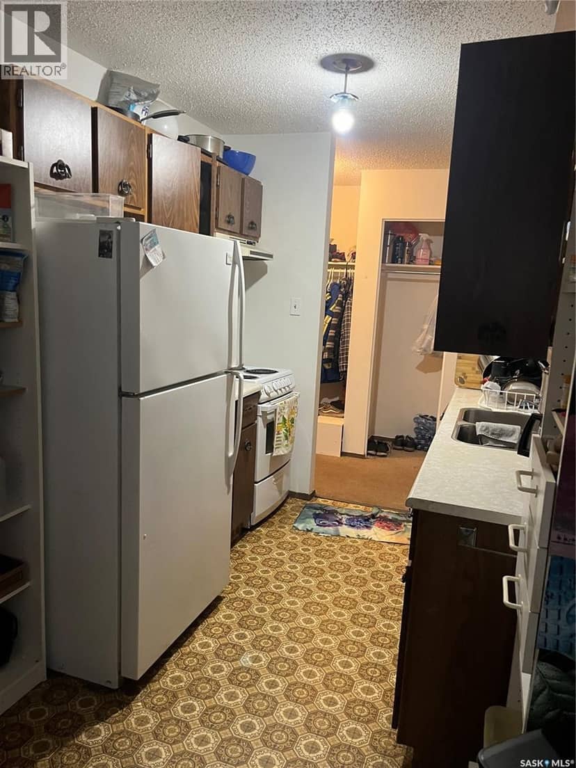 250 Home STREET W — photo 10 of 40