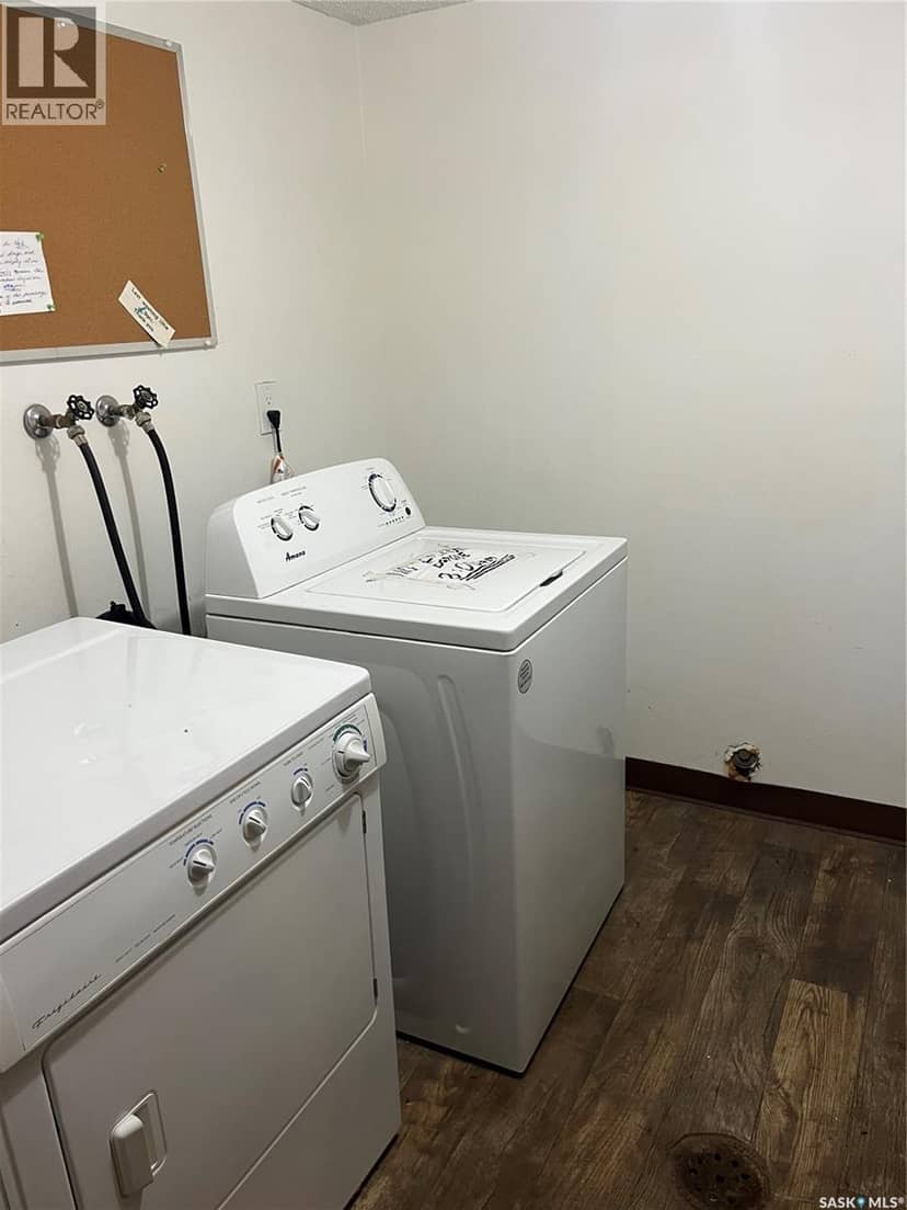 250 Home STREET W — photo 3 of 40