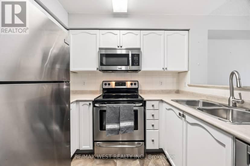 809 - 15 Michael Power Place — photo 14 of 40