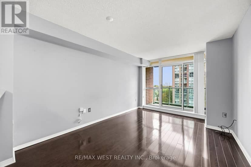 809 - 15 Michael Power Place — photo 18 of 40