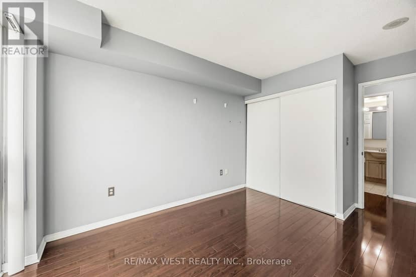 809 - 15 Michael Power Place — photo 30 of 40