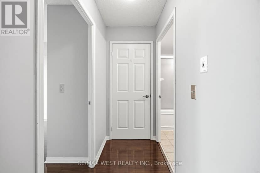 809 - 15 Michael Power Place — photo 33 of 40