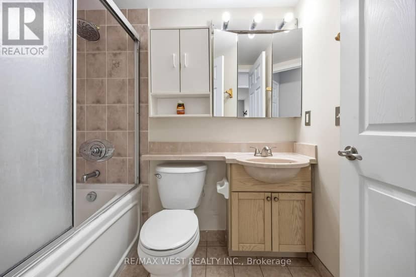 809 - 15 Michael Power Place — photo 35 of 40