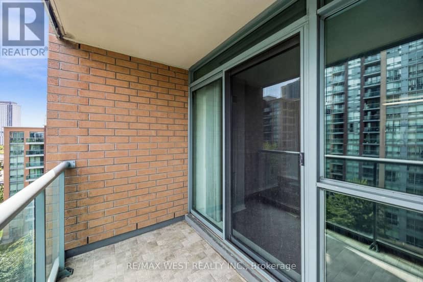 809 - 15 Michael Power Place — photo 38 of 40