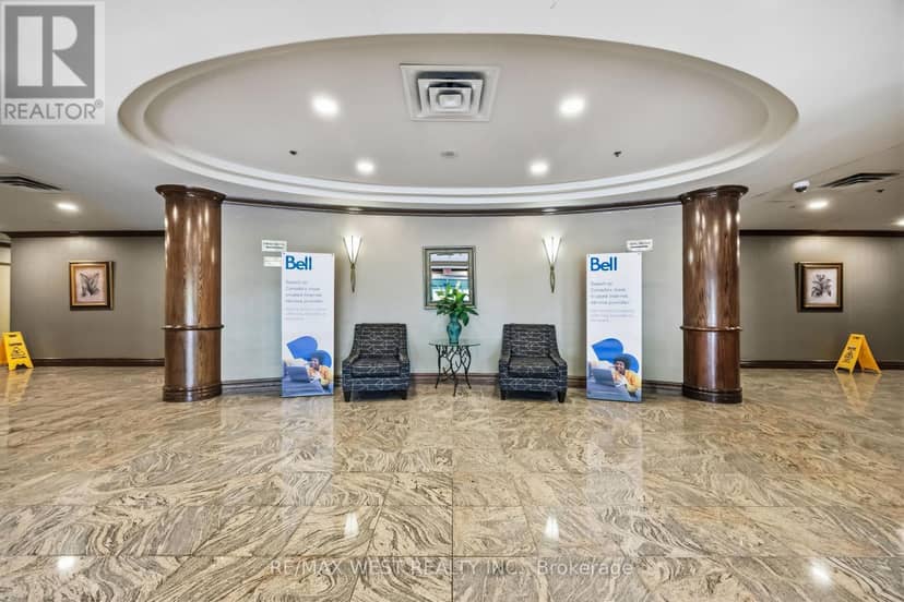 809 - 15 Michael Power Place — photo 4 of 40