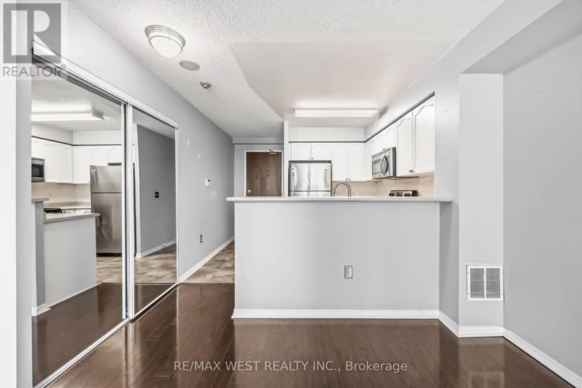 809 - 15 Michael Power Place — photo 9 of 40